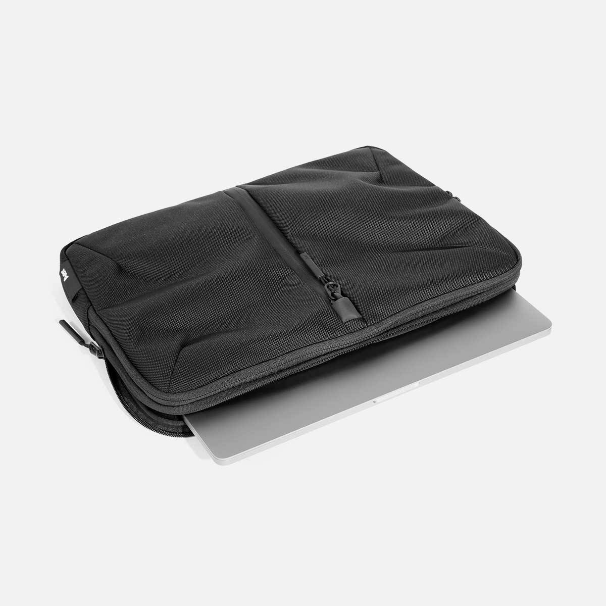 Tech Folio 16" — Black view 7